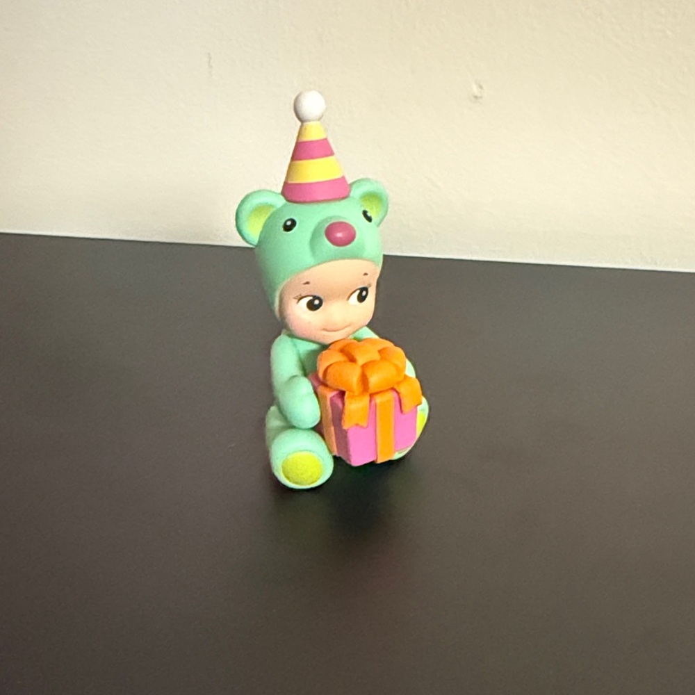 Sonny Angel Birthday Bear Present Hug